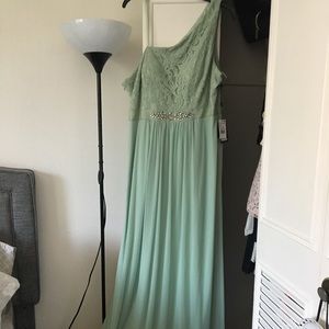 Brand New Adrianna Papell “Love Story” gown